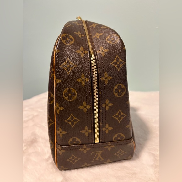 Louis Vuitton Deauville Monogram in great condition. Authentic and pre-owned. - Picture 9 of 14